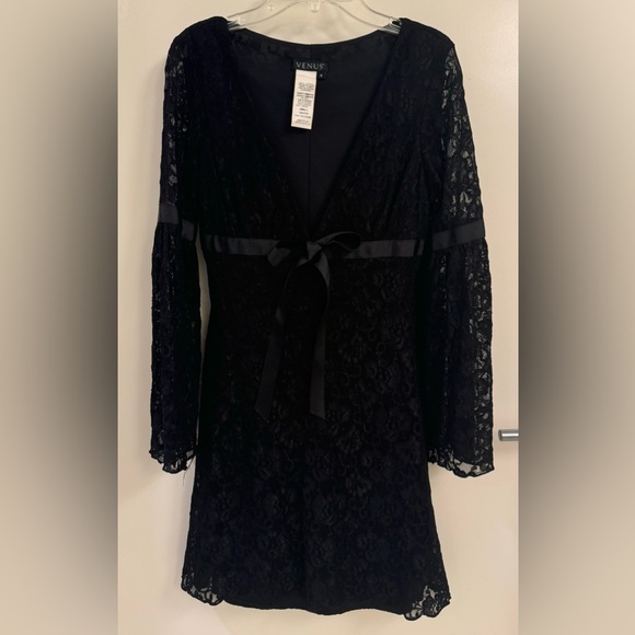 Elegant Black Lace Dress - Size Small. New, Never Worn! - Picture 4 of 10